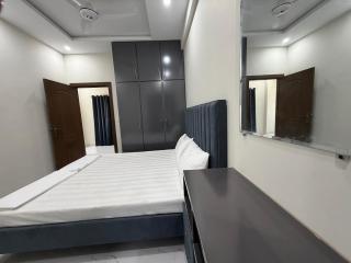 Huk Midway Hotel Apartment - 8