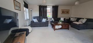 Sprawling 7-Bed Retreat in the Heart of Warboys - 1