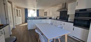 Sprawling 7-Bed Retreat in the Heart of Warboys - Warboys - 6