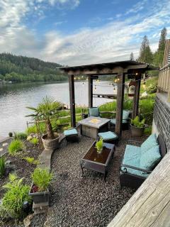 Lakefront Cabin, Eatonville Wa - 2