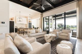 Retro Luxe Retreat - 8