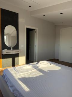 Seaside Penthouse, Private Pool, 200m to Beach - 6