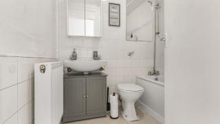 Comfortable & Cosy Tranquil Two-Bedroom Apt - 5