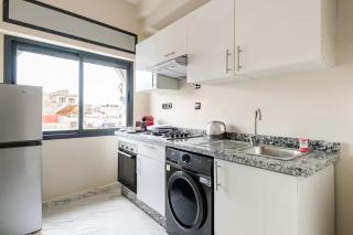 New Apt - Steps to Old City & Beach - Wi-Fi & Desk - 9