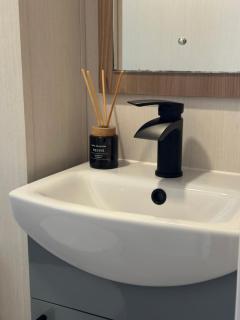Deluxe 3 bedroom caravan in Haven's Seton Sands Holiday Village,Wifi - 7