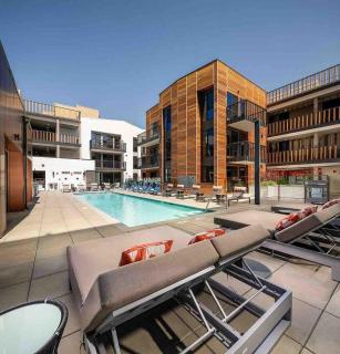 Brand New Luxury Building in SM - 5