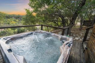 Hideout Cabin - private retreat just 15 mins from Wimberley! - 9