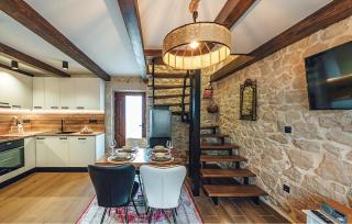 Amazing Home In Zmijavci - 4