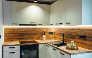 Amazing Home In Zmijavci - 2