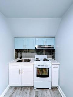 Top-Rated 1BR EWR 10 Min + NYC Train Sleeps 4 - 2
