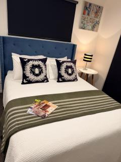 Bee cosy on Hereford, with city buzz minutes away! - 5