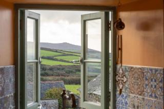 Kerrowe Tophouse Renovated Barn with unspoilt views of the coast - 2