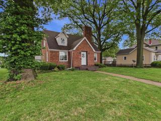 Brick B&B - 3Bed 2Full Bath! Downtown Edwardsville - 9