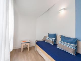 Scenic 6-Person Duplex Retreat - 1