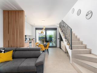 Three-Suite Detached Holiday Villa - 8