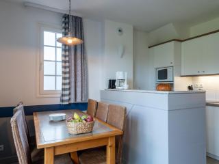 Retreat with Garden or Golf Views - 9