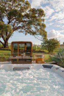 Miravino, winery stay with outdoor sauna and spa - 8