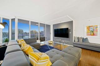 Stunning Subpenthouse - 3Bed 2Ba DT with Parking - 9