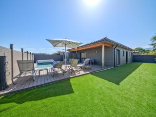 Green Corsican Oasis with Pool - 0