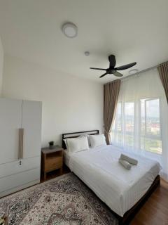 4BR Pool View Family Suite at Ostia, Bandar Baru Bangi - Full AC, Wi-Fi - 4