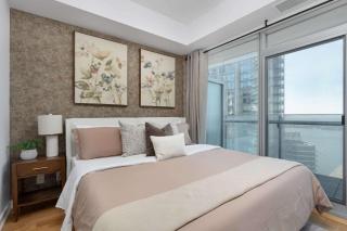 Luxurious 3BR 2BA Skyline view Condo by CN Tower - 9