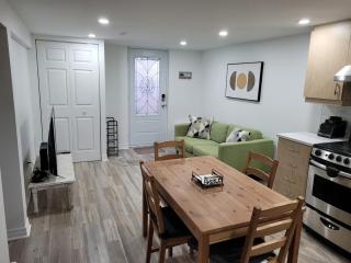 Private Entry-Modern & Bright Longueuil Suite - 5