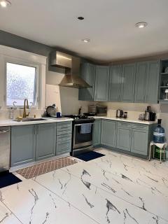 Spacious family house near white water walk and Clifton Hill Niagara - 5