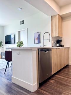 Splendid 2BR 2BA Apt – 12 Min Walk to SM Pier - 6