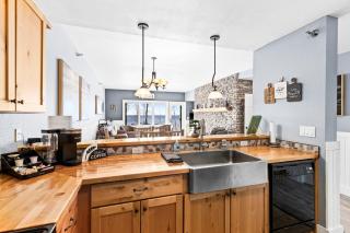 Whispering Pines Lake Views 1BR King Suite - 2