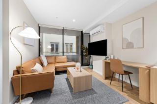 Melbourne CBD 2 Bedroom with Pool and Gym Access - 9