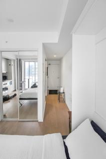 Toronto Luxe Suite - location score 10 - Steps to Rogers Centre, CN Tower, Eaton Centre, Toronto Convention, Scotia Bank Arena - 1