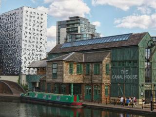 Birmingham Canal View Apartment with Parking - 3