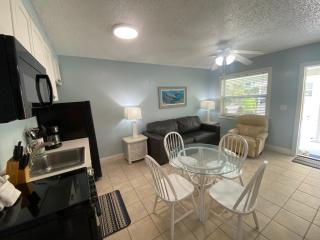 White Sands Beach Resort - Anna Maria Island - 3