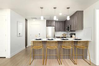 Upscale Condo at the Center of It All - 9