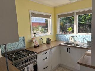 Cute Chartwell Cottage - 2