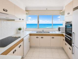 Peninsula Apartments Surfers Paradise - 4