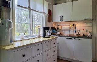 1 Bedroom Awesome Home In Tvärred - 4