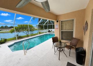 Modern Coastal Retreat Near Beaches, IMG Academy - 2