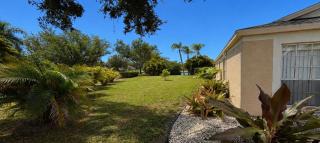 Modern Coastal Retreat Near Beaches, IMG Academy - 6