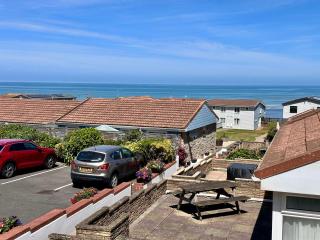 Spacious 3-Bed Seaview Retreat - Family-Friendly in Westward Ho! - 1