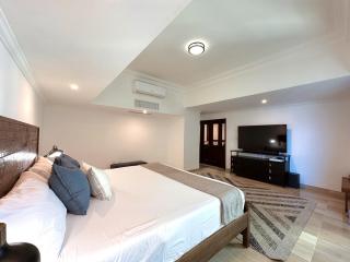 Ocean Front Luxury Apartment - 6