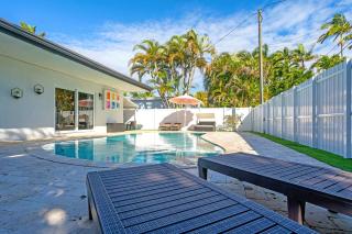 Sunny House With Pool - Spacious - 2
