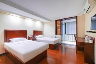 Green Tree Inn Urumqi San'gong Metro Station Exit - 5