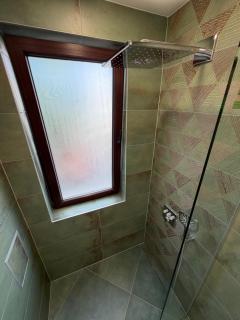 2-bedroom, 2-bathroom with fireplace and garden at Winslow Infinity - 9