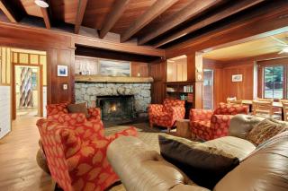 Large Lodge at Rainier Lodge (0.4 miles from entrance) - 3