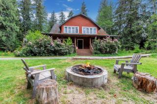 Large Lodge at Rainier Lodge (0.4 miles from entrance) - 9