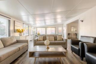 Spacious Disneyland 5 Bedroom 4 Bath House with Game Room - 9
