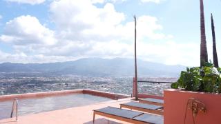 Modern Studio w Rooftop Pool & Skyline Views - 1