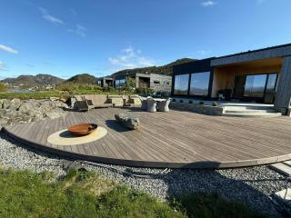Modern Seaside House By The Shore In Sunnmøre - 7