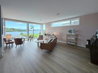 Modern Seaside House By The Shore In Sunnmøre - 3